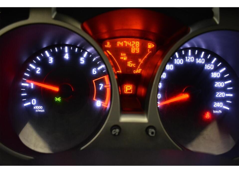 Nissan Juke 1.6 CVT (117 л.с.)