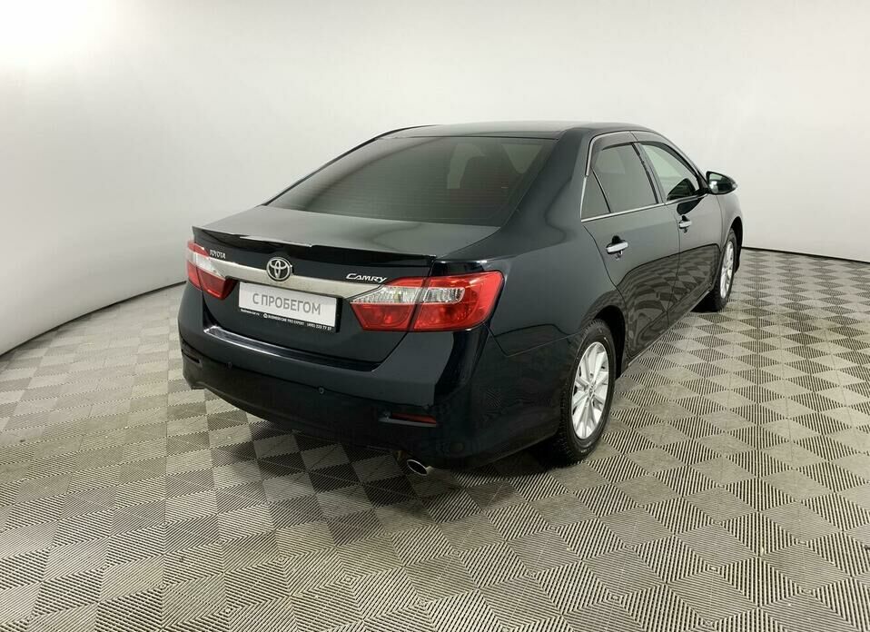 Toyota Camry 2.5 AT (181 л.с.)