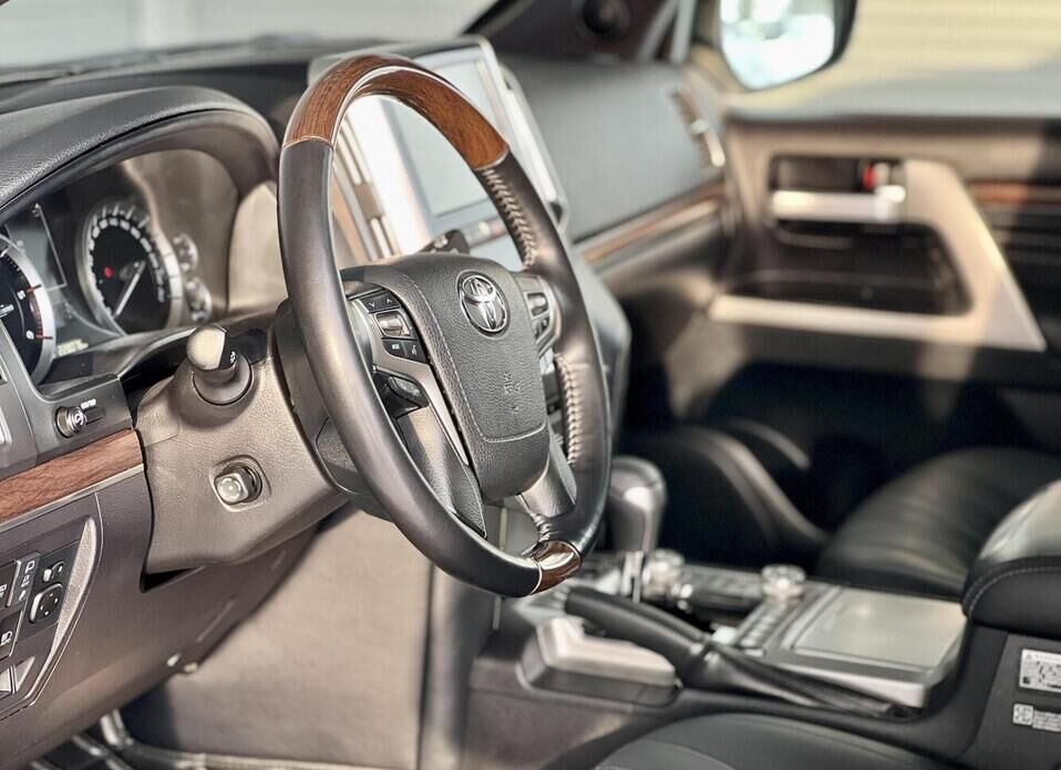 Toyota Land Cruiser, 200 Series Рестайлинг 2 4.5d AT (249 л.с.) 4WD