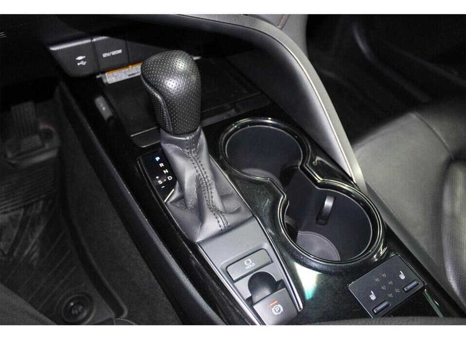 Toyota Camry, VIII (XV70) 2.5 AT (181 л.с.)