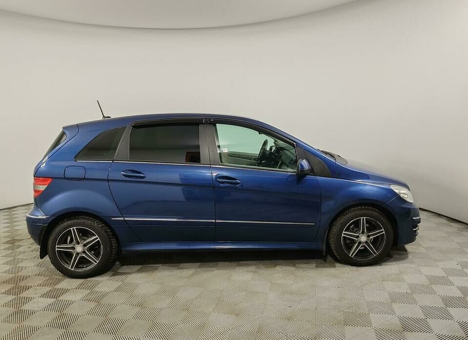 Mercedes-Benz B-Класс 200 2.0 CVT (136 л.с.)