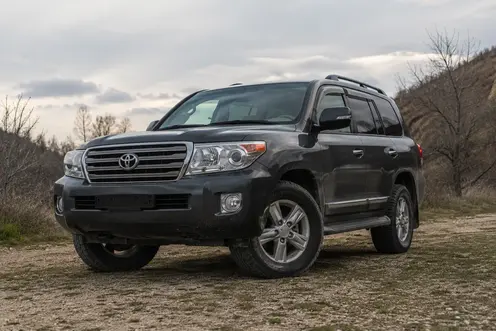 Toyota Land Cruiser 200 с пробегом: реальные слабые места и дорогие неисправности