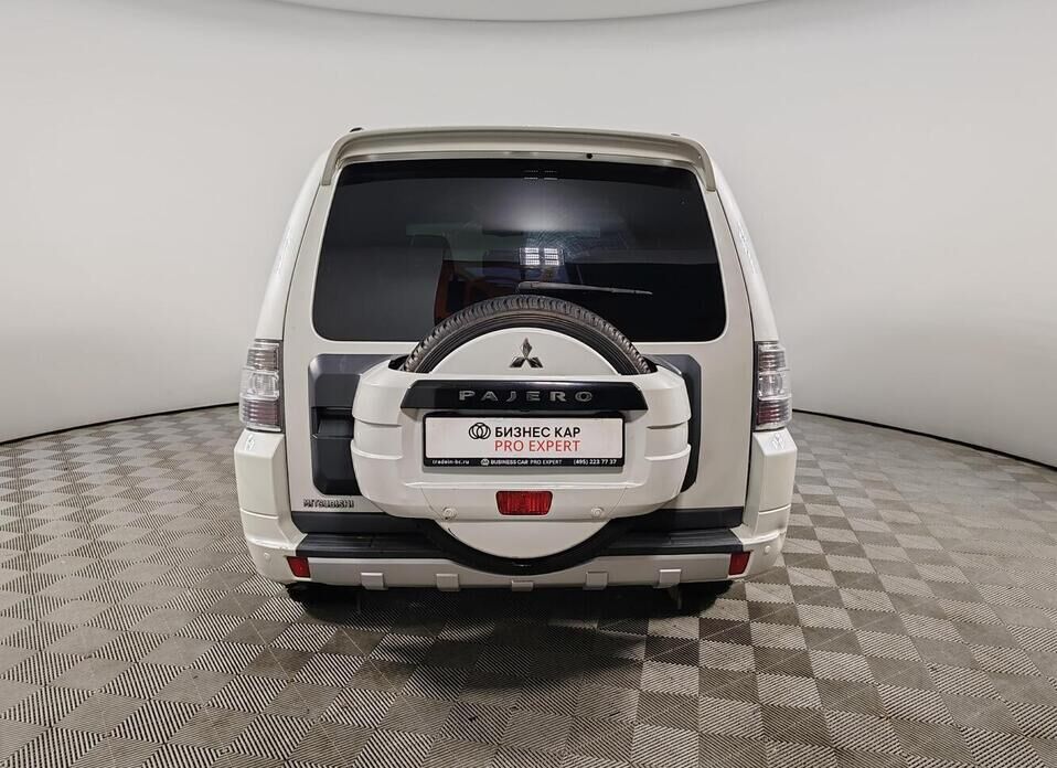 Mitsubishi Pajero, IV Рестайлинг 1 3.2d AT (200 л.с.) 4WD