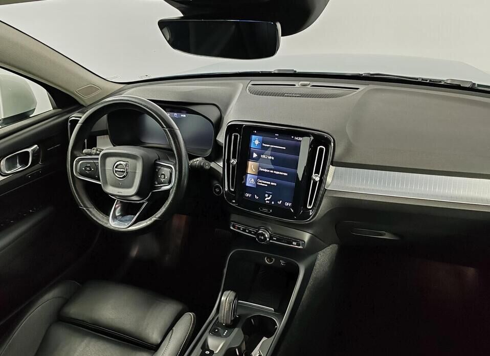Volvo XC40 2.0 AT (190 л.с.) 4WD
