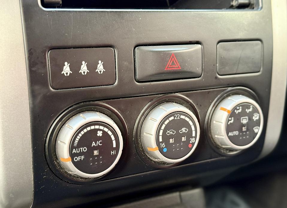 Nissan X-Trail, II Рестайлинг 2.0 MT (141 л.с.) 4WD