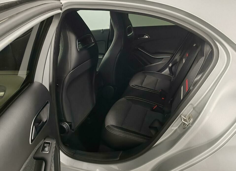 Mercedes-Benz A-Класс 180 1.6 AMT (122 л.с.)