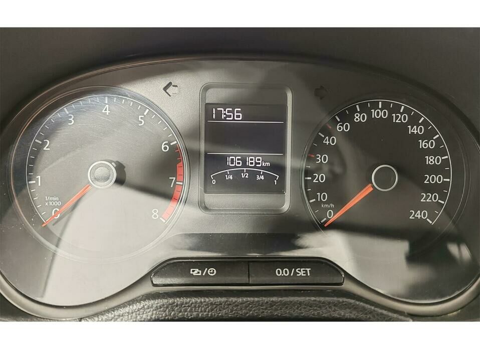 Volkswagen Polo 1.6 AT (110 л.с.)