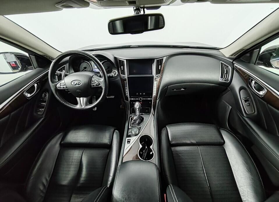 Infiniti Q50 2.0 AT (211 л.с.)