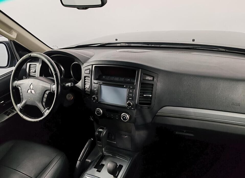 Mitsubishi Pajero, IV Рестайлинг 2 3.0 AT (178 л.с.) 4WD