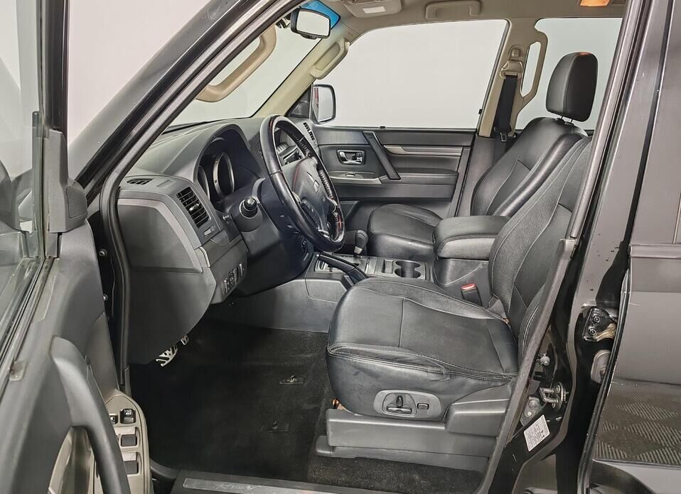 Mitsubishi Pajero, IV Рестайлинг 1 3.0 AT (178 л.с.) 4WD