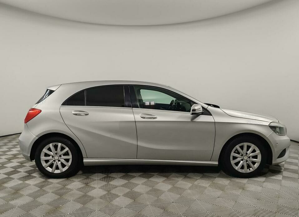 Mercedes-Benz A-Класс 180 1.6 AMT (122 л.с.)