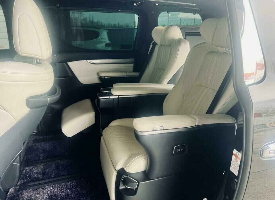 Toyota Alphard 3.5 AT (300 л.с.) 4WD