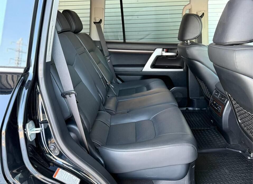 Toyota Land Cruiser, 200 Series Рестайлинг 2 4.5d AT (249 л.с.) 4WD