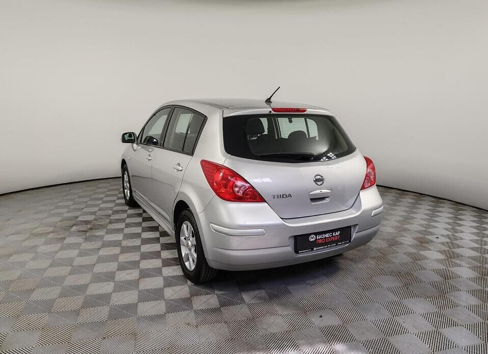 Nissan Tiida 1.6 AT (110 л.с.)