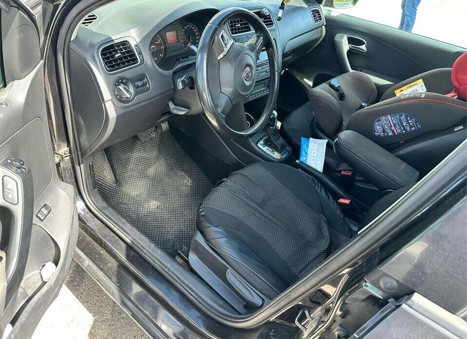 Volkswagen Polo 1.6 AT (105 л.с.)