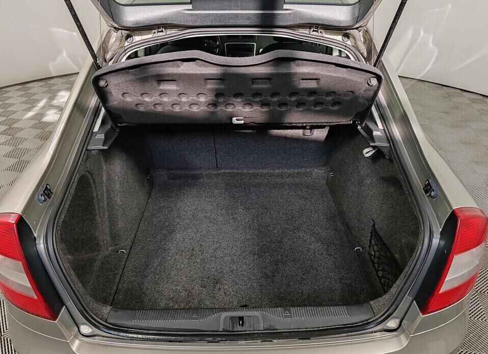 Skoda Octavia, II (A5) Рестайлинг 1.4 AMT (122 л.с.)