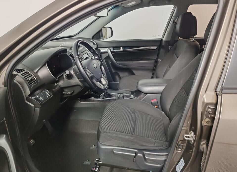 Kia Sorento, II Рестайлинг 2.4 AT (175 л.с.)
