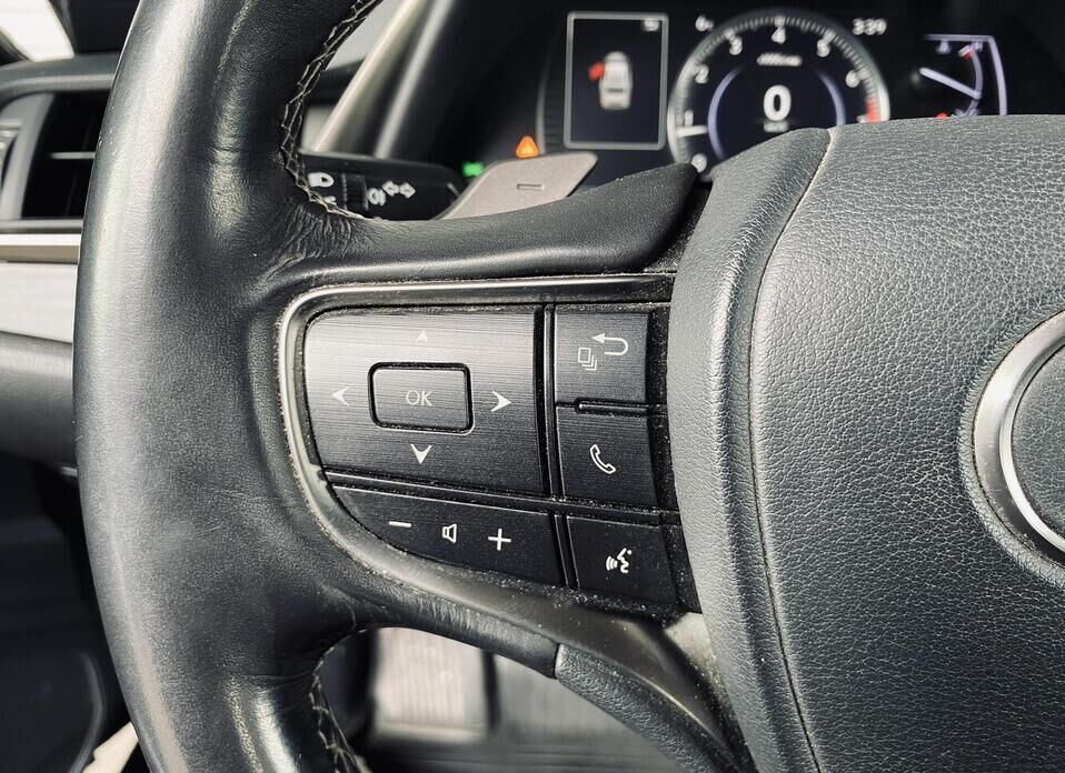 Lexus ES, VII 250 2.5 AT (200 л.с.)