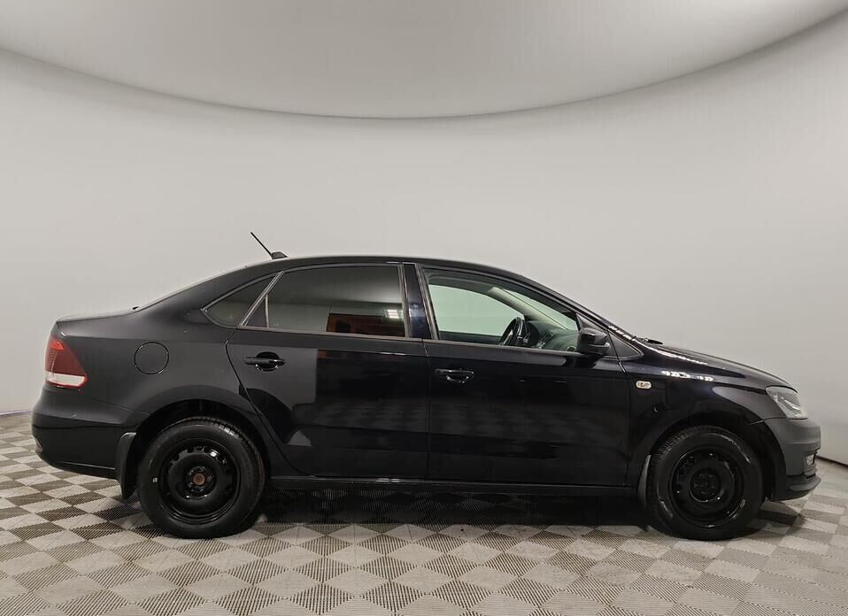 Volkswagen Polo 1.6 AT (110 л.с.)