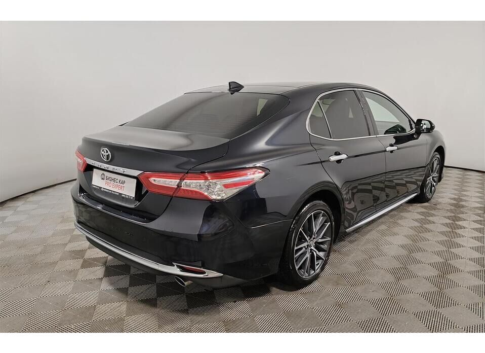 Toyota Camry 2.5 AT (209 л.с.)
