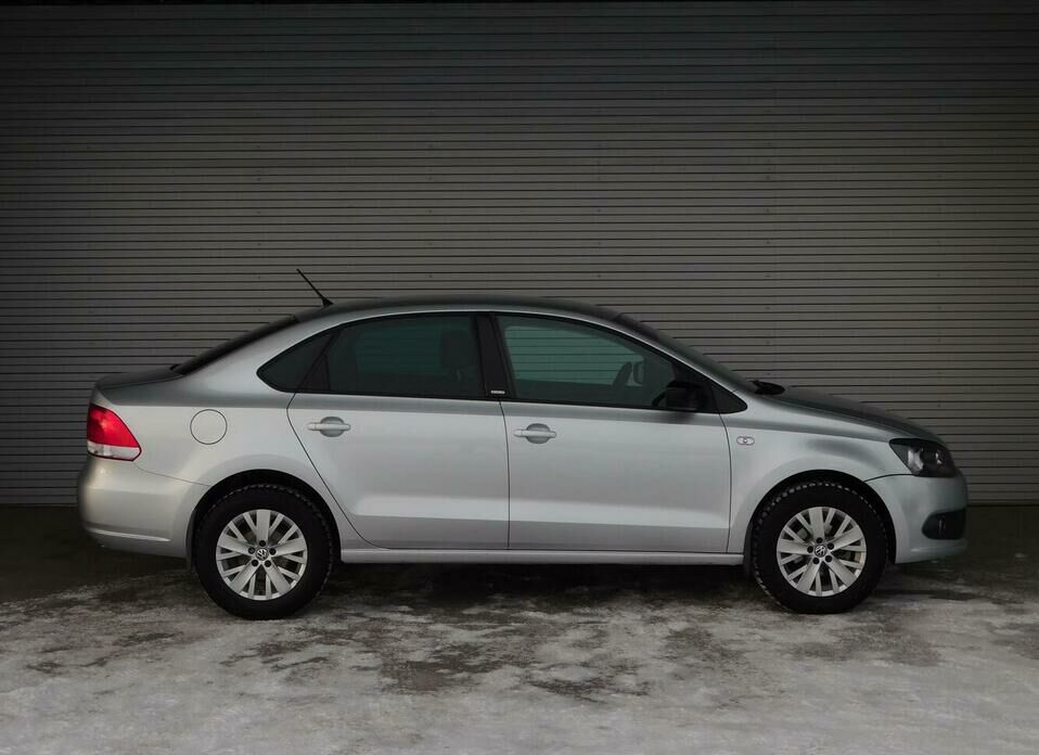 Volkswagen Polo 1.6 AT (105 л.с.)