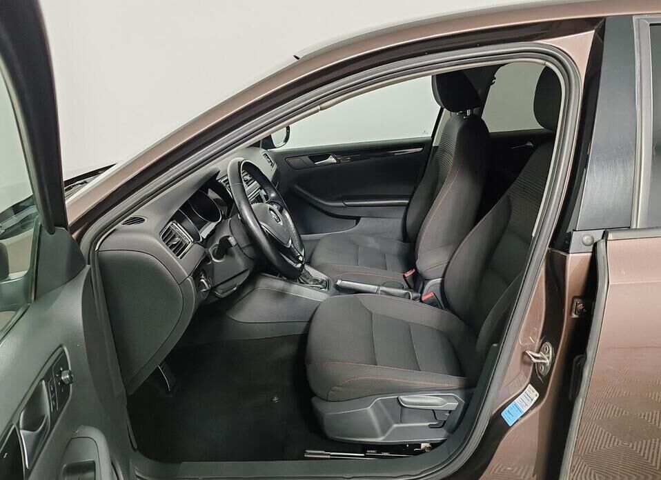 Volkswagen Jetta, VI Рестайлинг 1.4 AMT (125 л.с.)