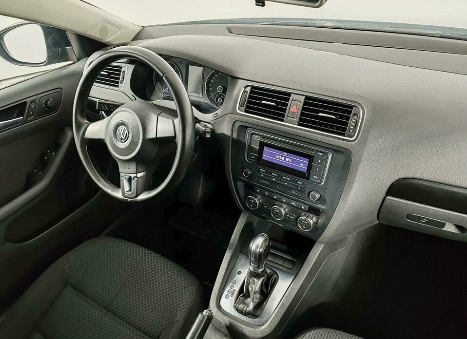 Volkswagen Jetta 1.6 AT (105 л.с.)