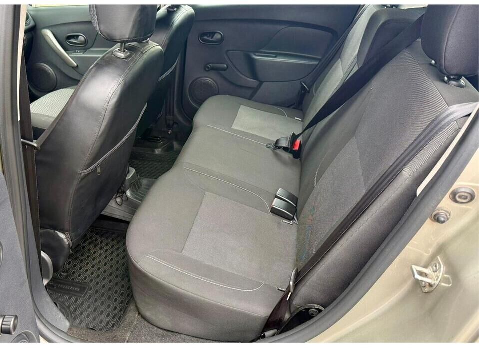 Renault Sandero Stepway 1.6 MT (82 л.с.)