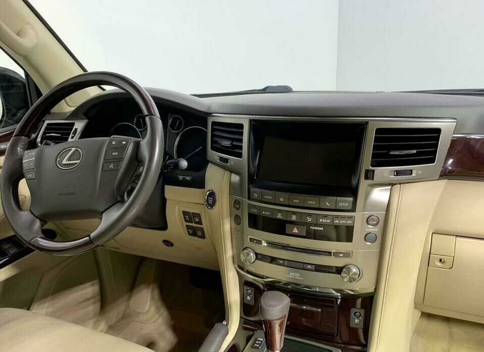 Lexus LX 570 5.7 AT (367 л.с.) 4WD