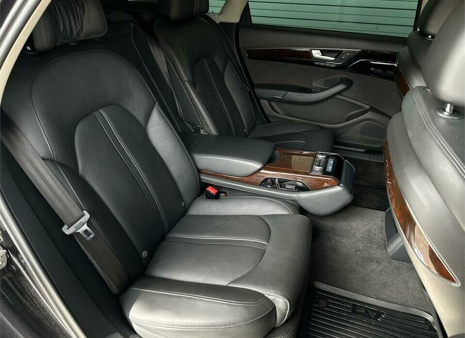 Audi A8 Long 3.0 AT (310 л.с.) 4WD