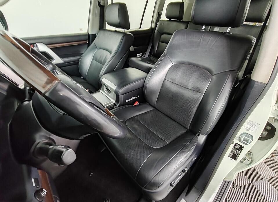 Toyota Land Cruiser, 200 Series Рестайлинг 2 4.5d AT (249 л.с.) 4WD