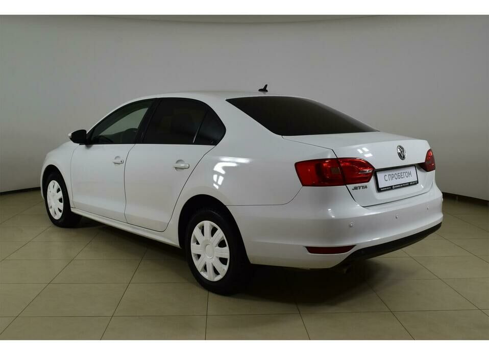 Volkswagen Jetta 1.6 AT (105 л.с.)