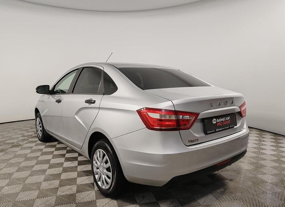 LADA (ВАЗ) Vesta, I 1.6 MT (106 л.с.)