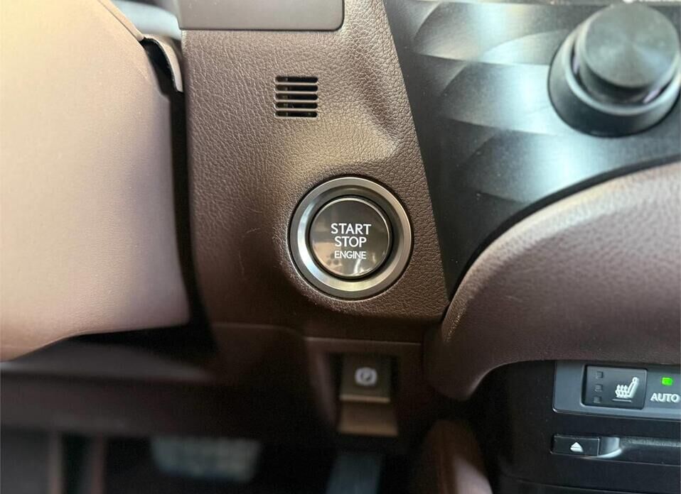 Lexus ES, VII 250 2.5 AT (200 л.с.)