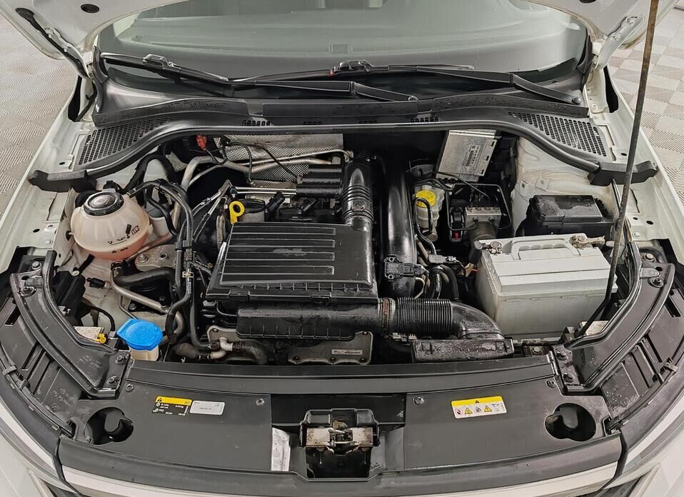 Volkswagen Polo, VI 1.4 AMT (125 л.с.)