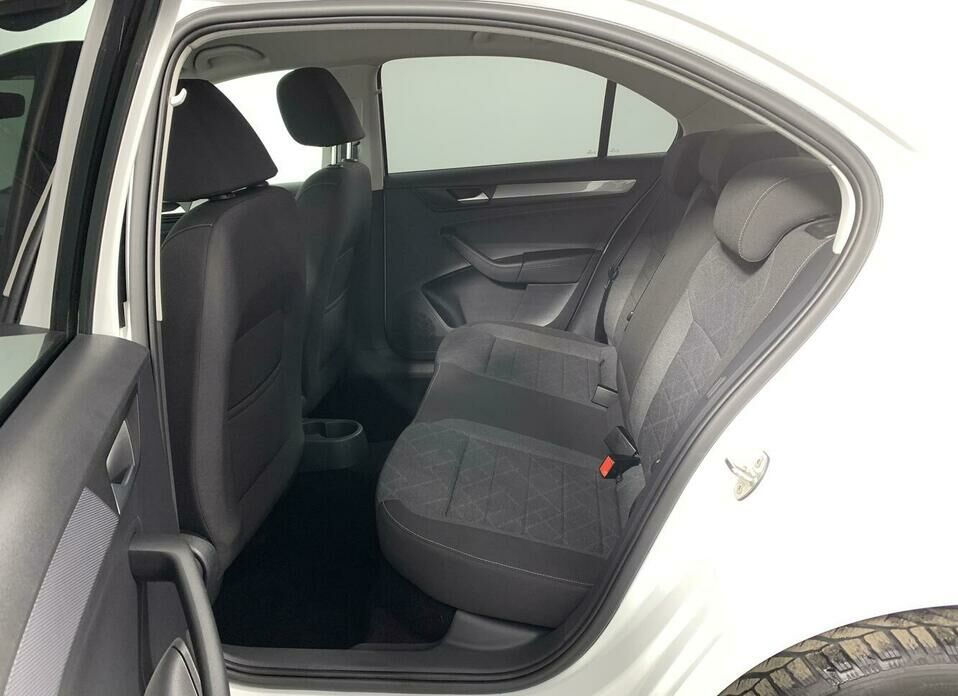 Volkswagen Polo 1.6 MT (110 л.с.)