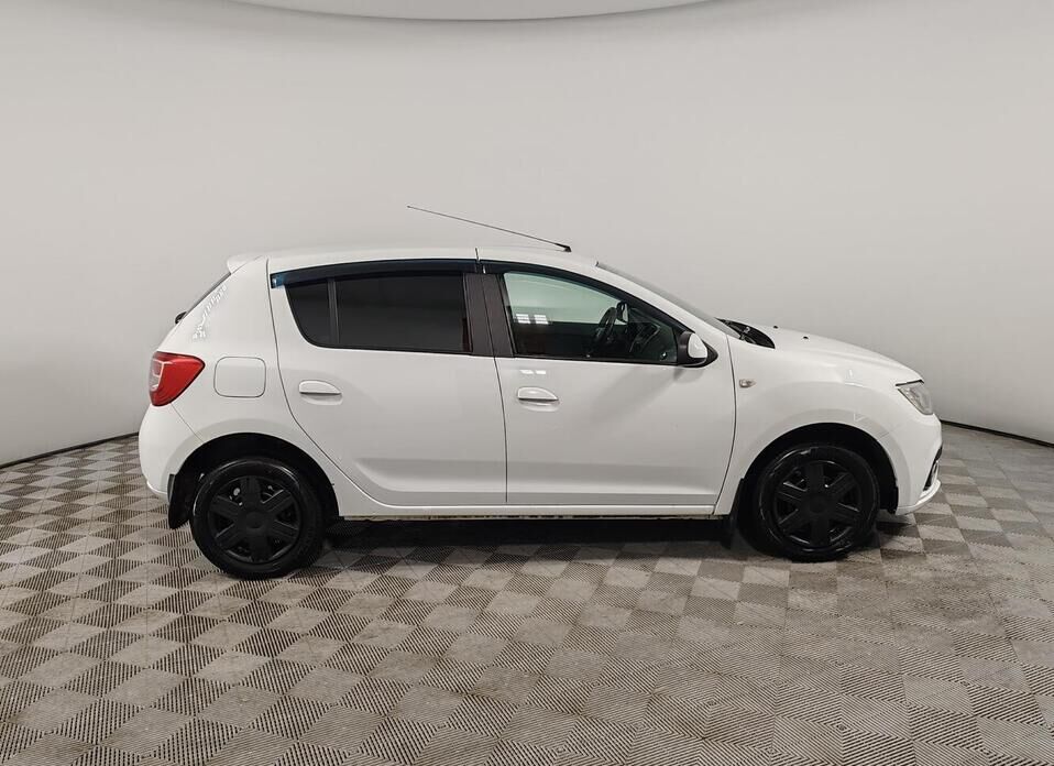 Renault Sandero, II Рестайлинг 1.6 MT (82 л.с.)