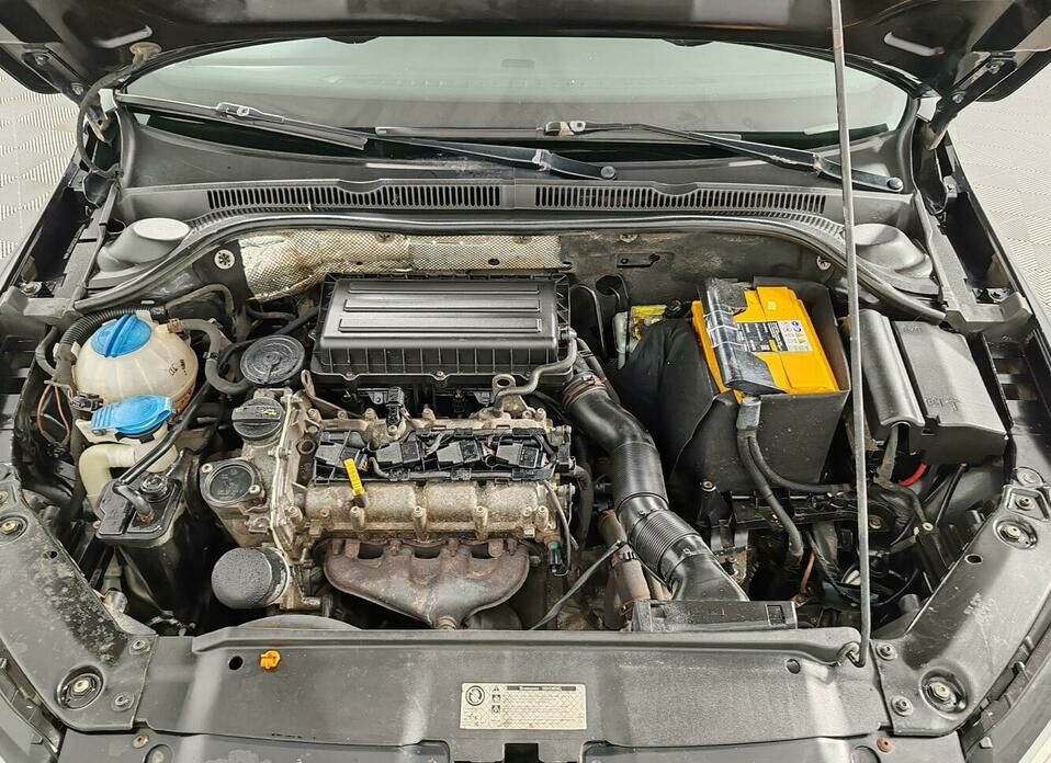 Volkswagen Jetta 1.6 AT (105 л.с.)