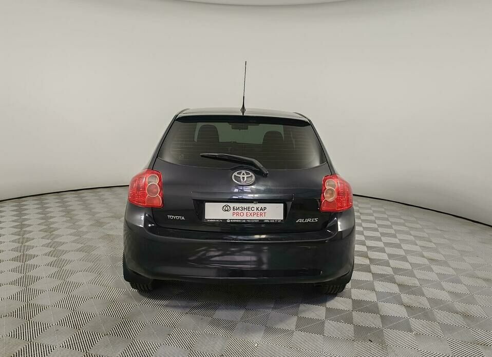 Toyota Auris 1.6 MT (124 л.с.)