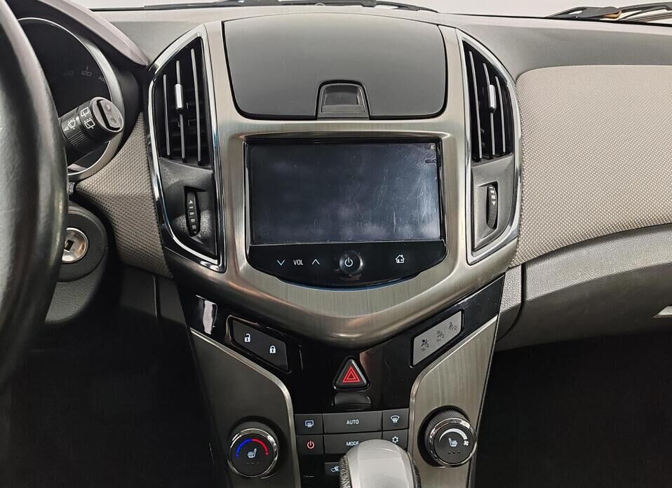 Chevrolet Cruze 1.8 AT (141 л.с.)