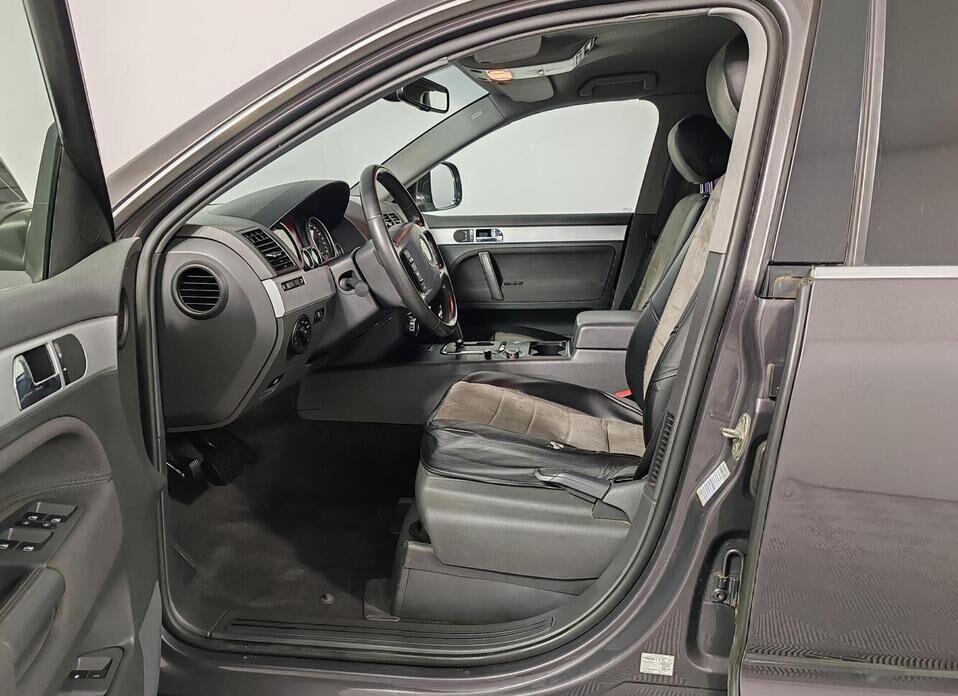 Volkswagen Touareg, I Рестайлинг 2.5d AT (174 л.с.) 4WD