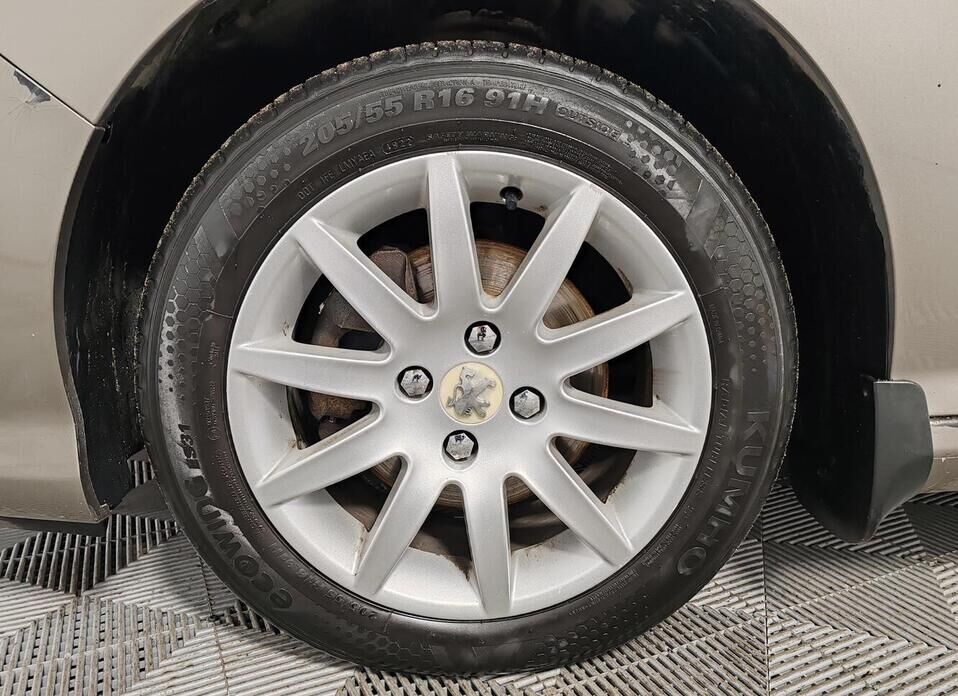 Peugeot 308 1.6 AT (120 л.с.)