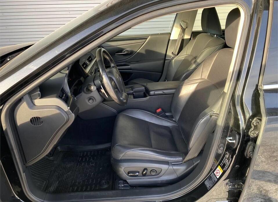 Lexus ES, VII 250 2.5 AT (200 л.с.)