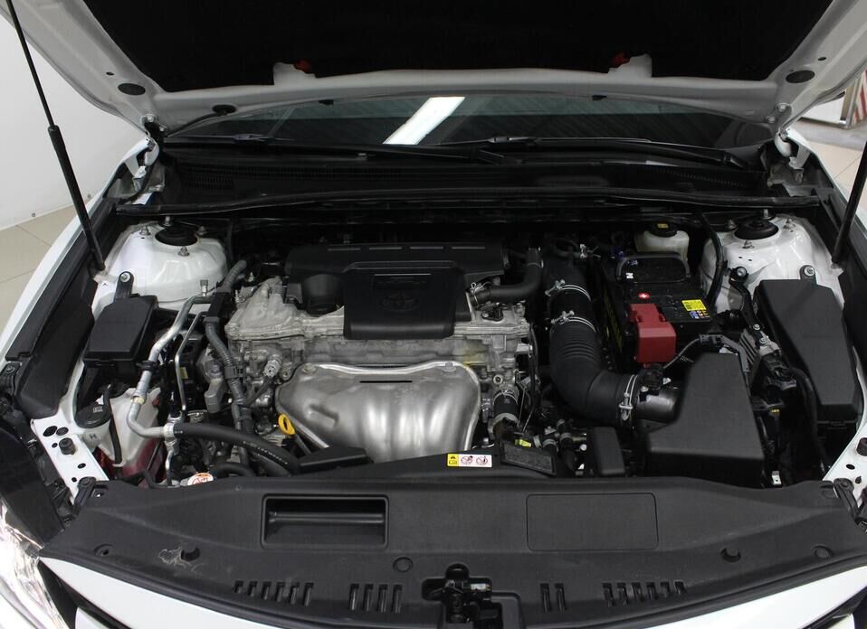 Toyota Camry 2.5 AT (181 л.с.)