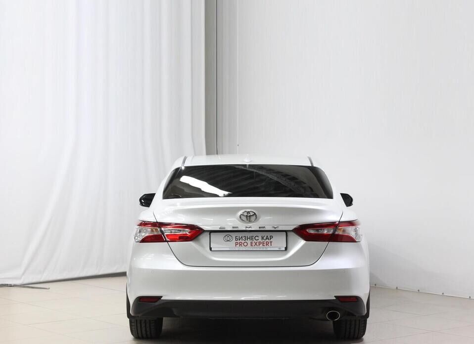 Toyota Camry 2.5 AT (181 л.с.)