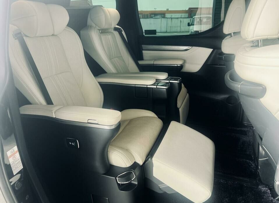 Toyota Alphard 3.5 AT (300 л.с.) 4WD