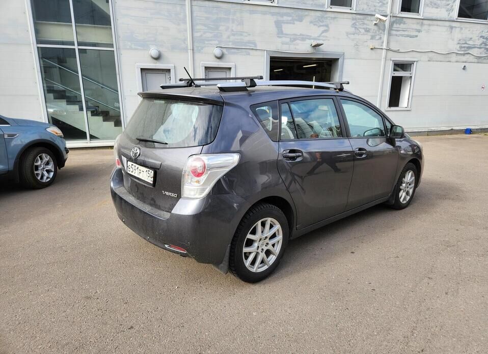 Toyota Verso 1.8 CVT (147 л.с.)