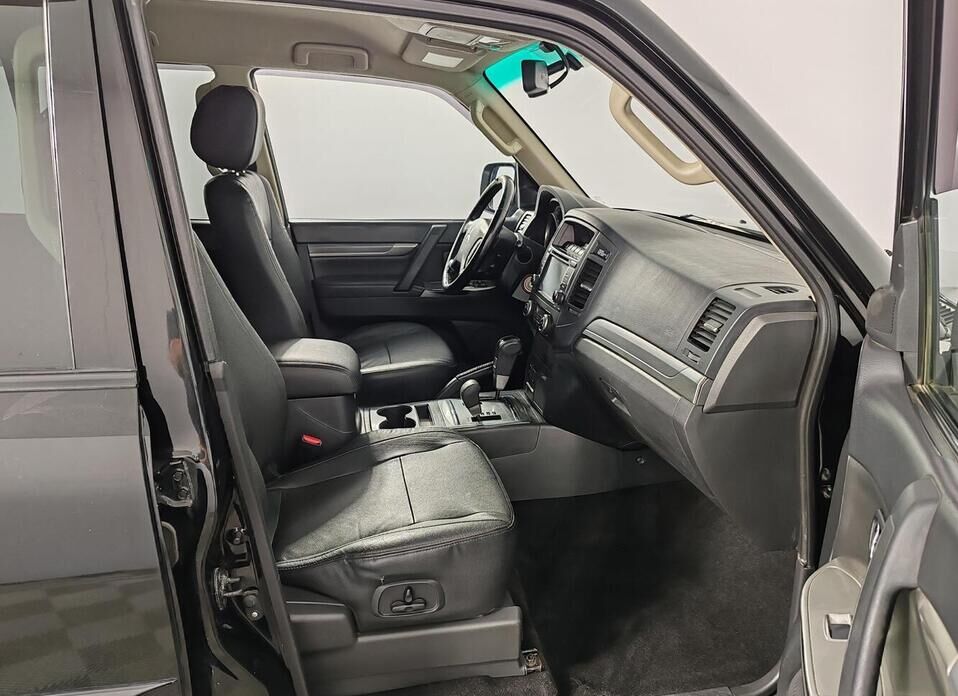 Mitsubishi Pajero, IV Рестайлинг 2 3.0 AT (178 л.с.) 4WD