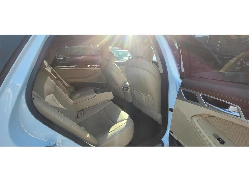 Hyundai Genesis, II 3.0 AT (249 л.с.) 4WD