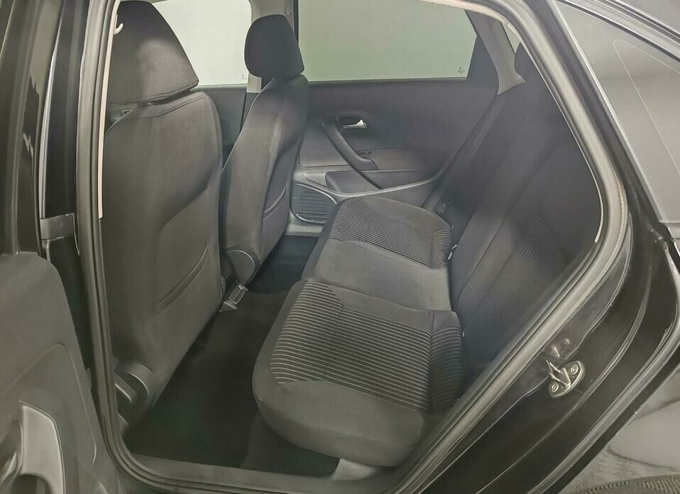 Volkswagen Polo 1.6 AT (105 л.с.)